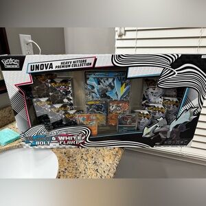 🆕Pokemon Unova Heavy Hitters Premium Collection